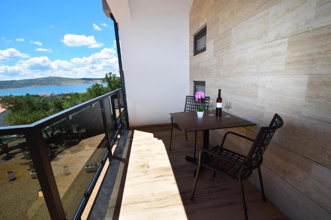 Villa Apartments Filip Starigrad Paklenica Extérieur photo
