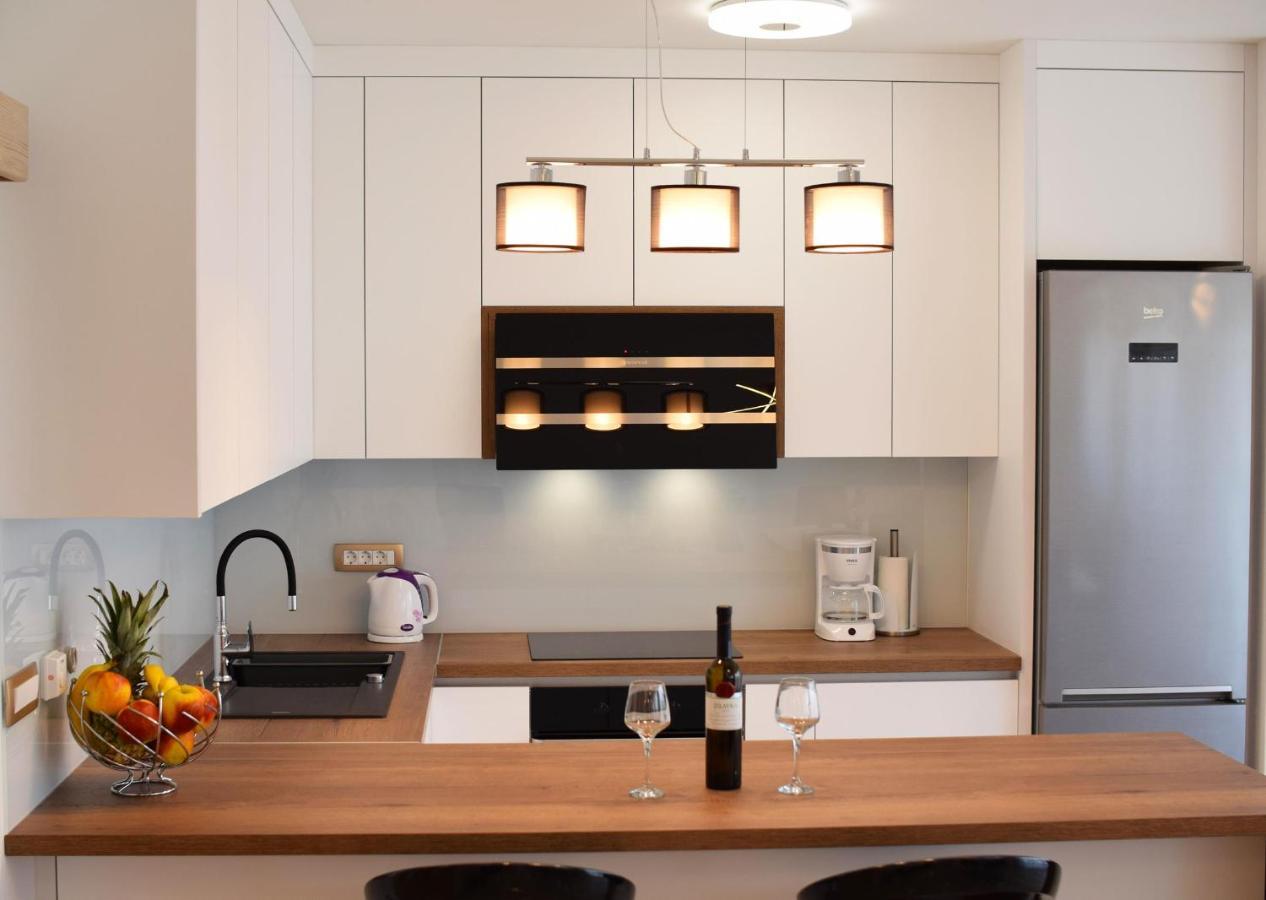 Villa Apartments Filip Starigrad Paklenica Extérieur photo