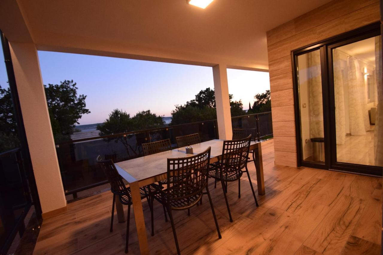 Villa Apartments Filip Starigrad Paklenica Extérieur photo
