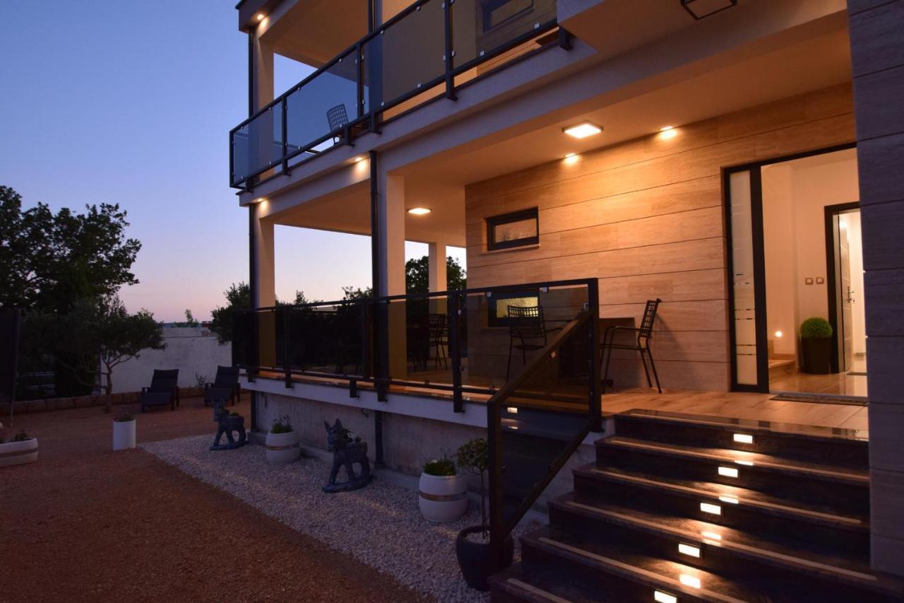 Villa Apartments Filip Starigrad Paklenica Extérieur photo