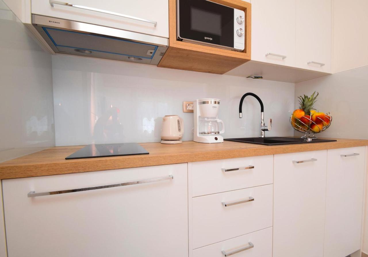 Villa Apartments Filip Starigrad Paklenica Extérieur photo