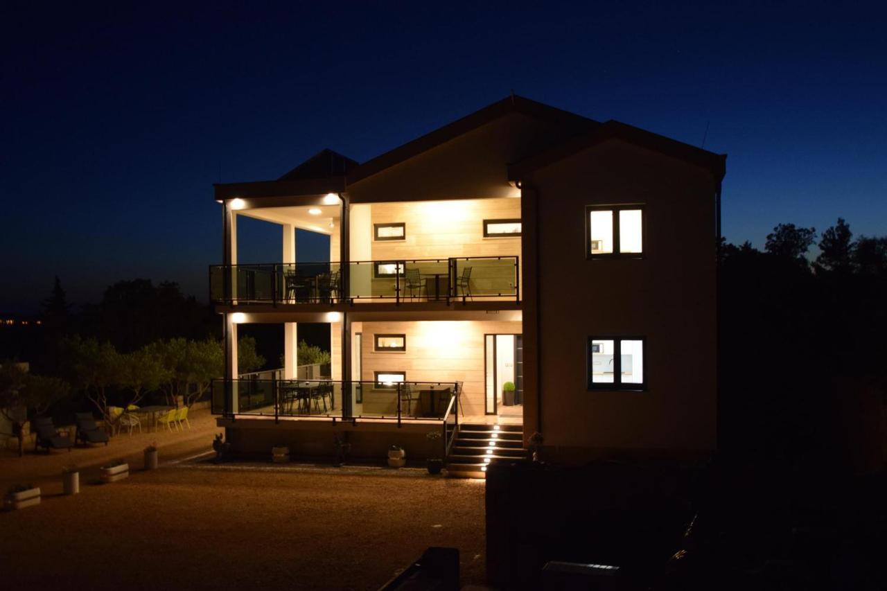 Villa Apartments Filip Starigrad Paklenica Extérieur photo