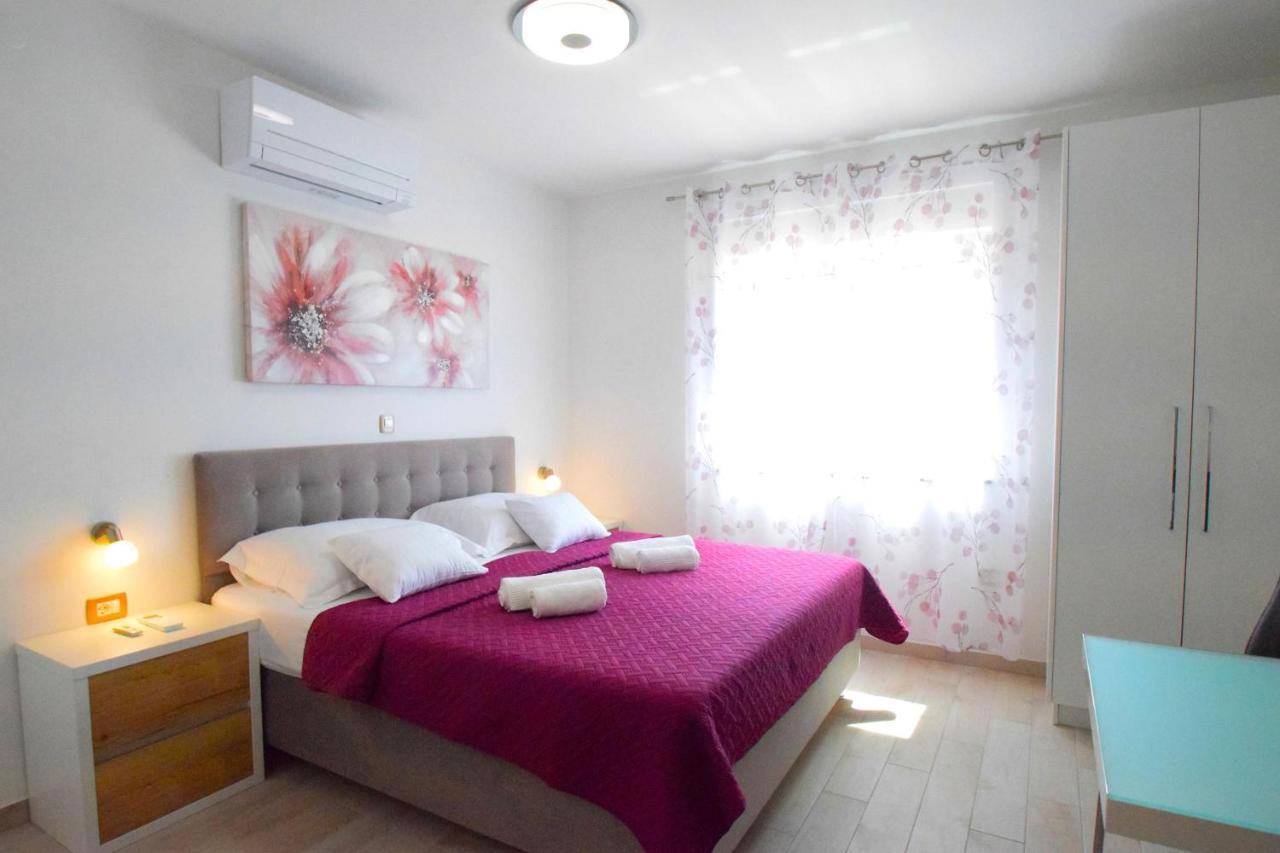 Villa Apartments Filip Starigrad Paklenica Extérieur photo