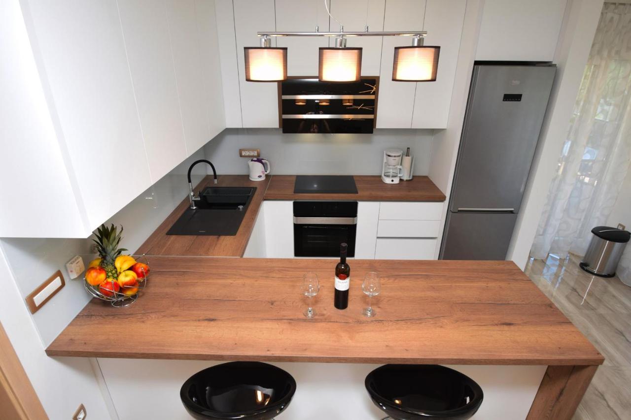 Villa Apartments Filip Starigrad Paklenica Extérieur photo