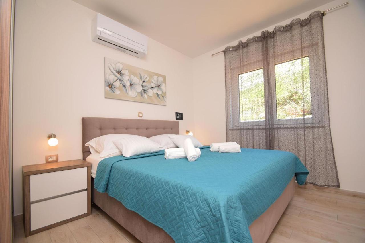 Villa Apartments Filip Starigrad Paklenica Extérieur photo