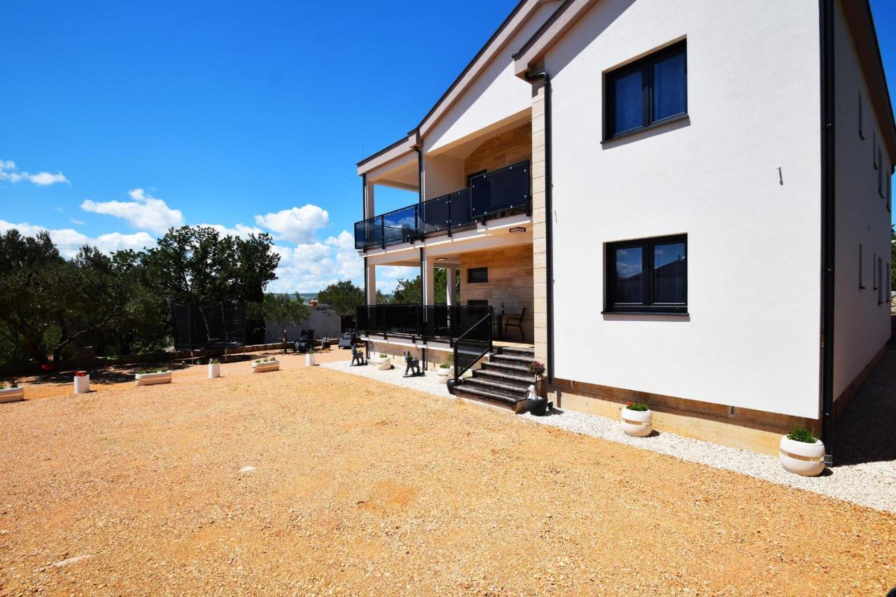 Villa Apartments Filip Starigrad Paklenica Extérieur photo