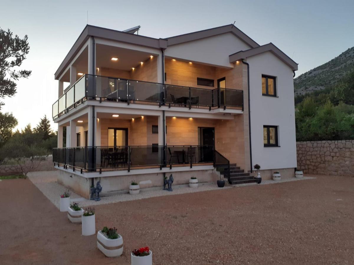 Villa Apartments Filip Starigrad Paklenica Extérieur photo