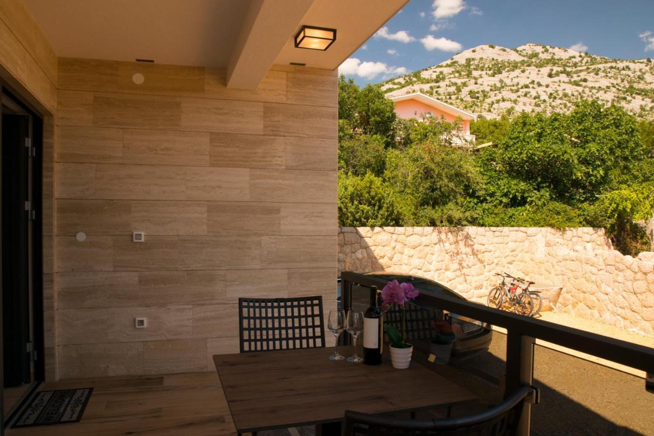 Villa Apartments Filip Starigrad Paklenica Extérieur photo