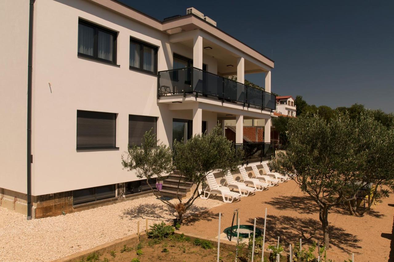 Villa Apartments Filip Starigrad Paklenica Extérieur photo