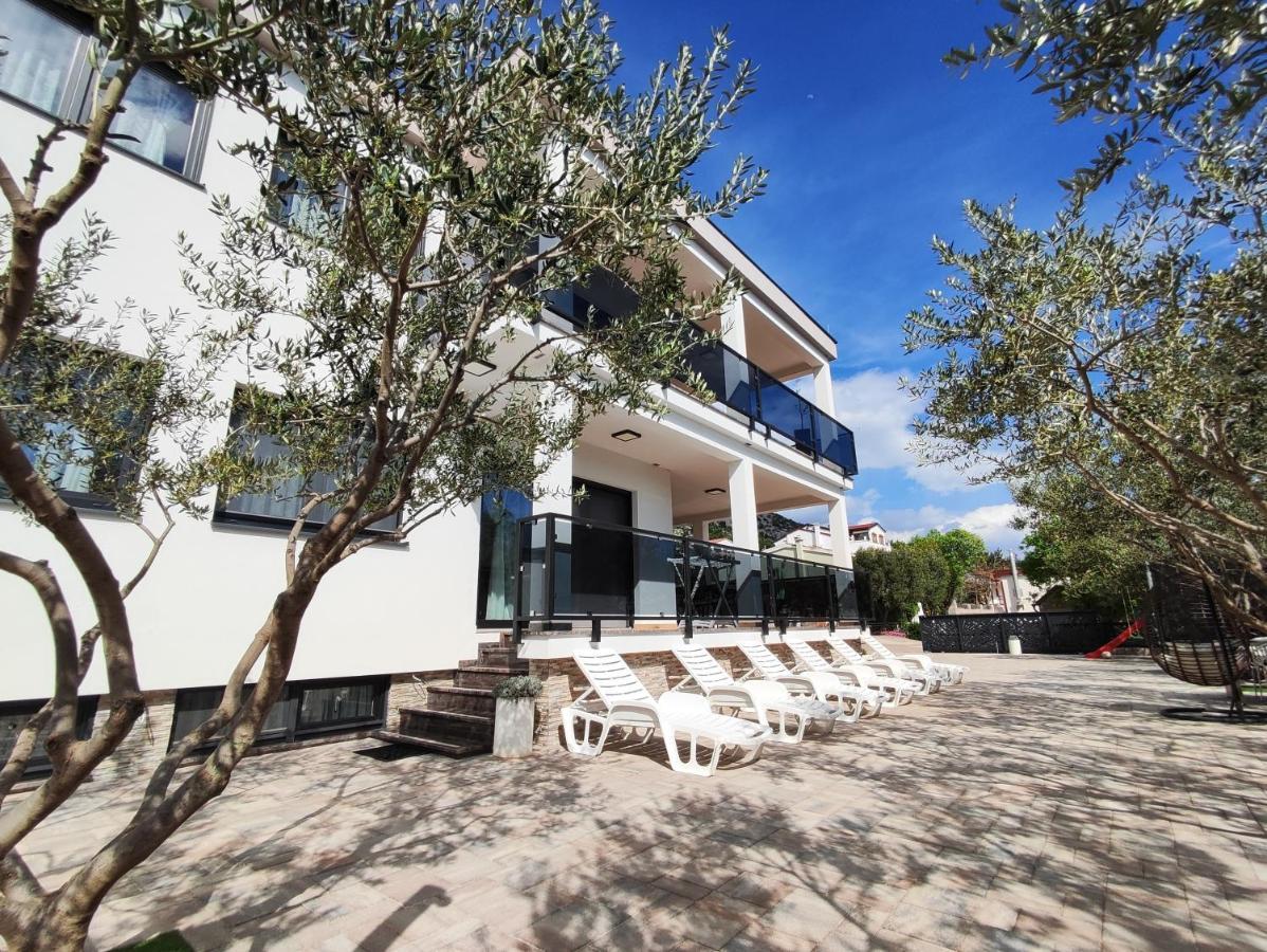 Villa Apartments Filip Starigrad Paklenica Extérieur photo