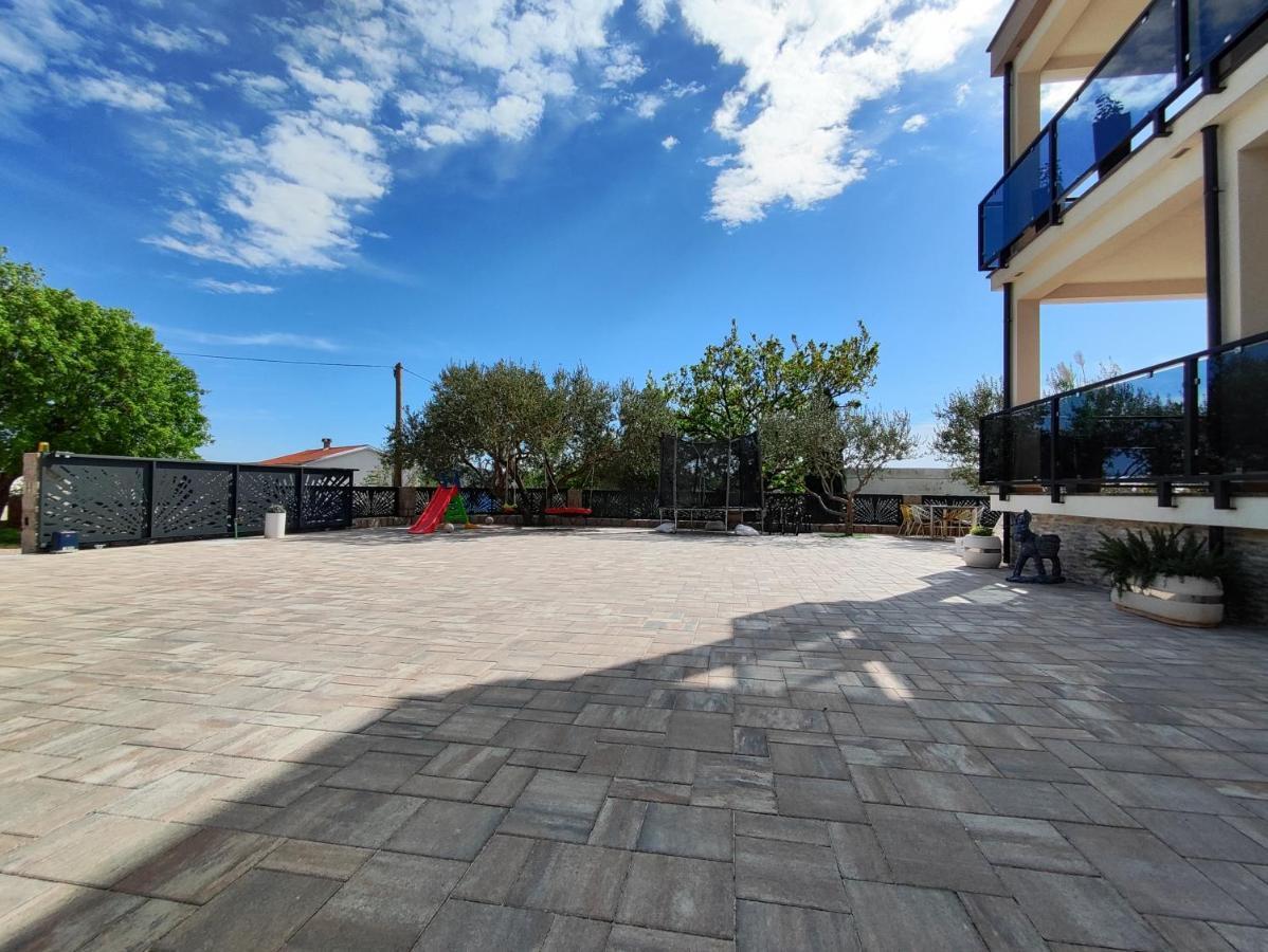 Villa Apartments Filip Starigrad Paklenica Extérieur photo